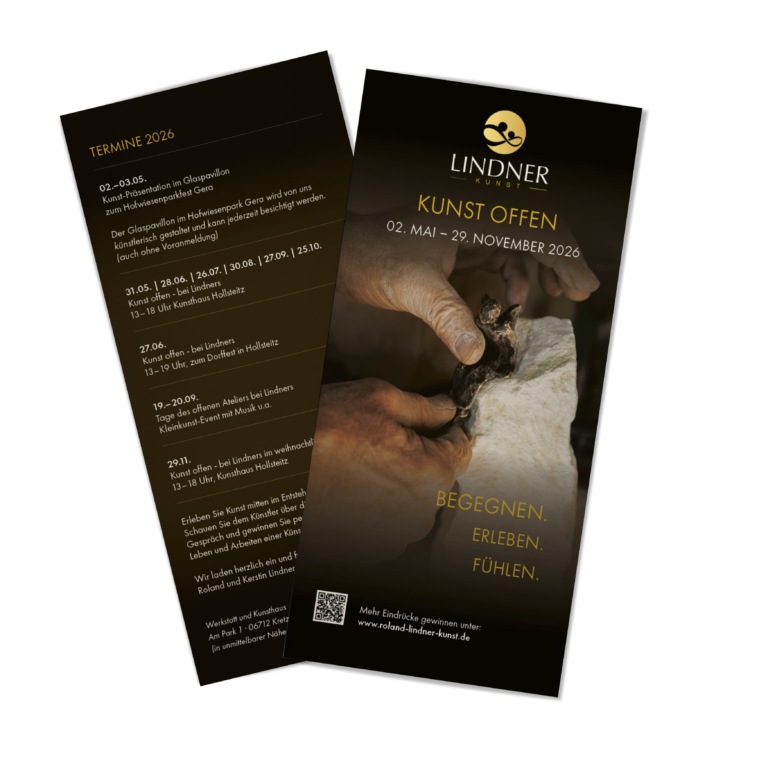 Lindner Kunst – Kunst Offen 2026“ mit Foto von Händen, die eine kleine Skulptur aus Stein bearbeiten; darüber Logo und Titel sowie der Zeitraum „02. Mai – 29. November 2026“, unten der Slogan „Begegnen. Erleben. Fühlen.“ und ein QR-Code zur Website.